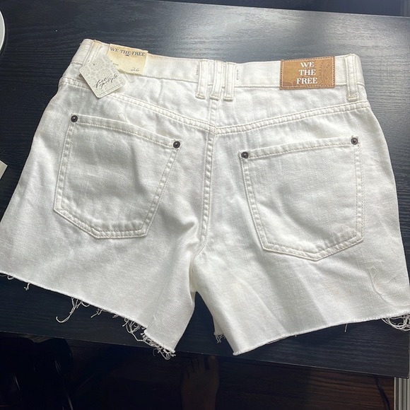 Brand- Free People - WE THE FREE COLLECTION- Ivy mid rise shorts / Size 26 - Picture 5 of 5